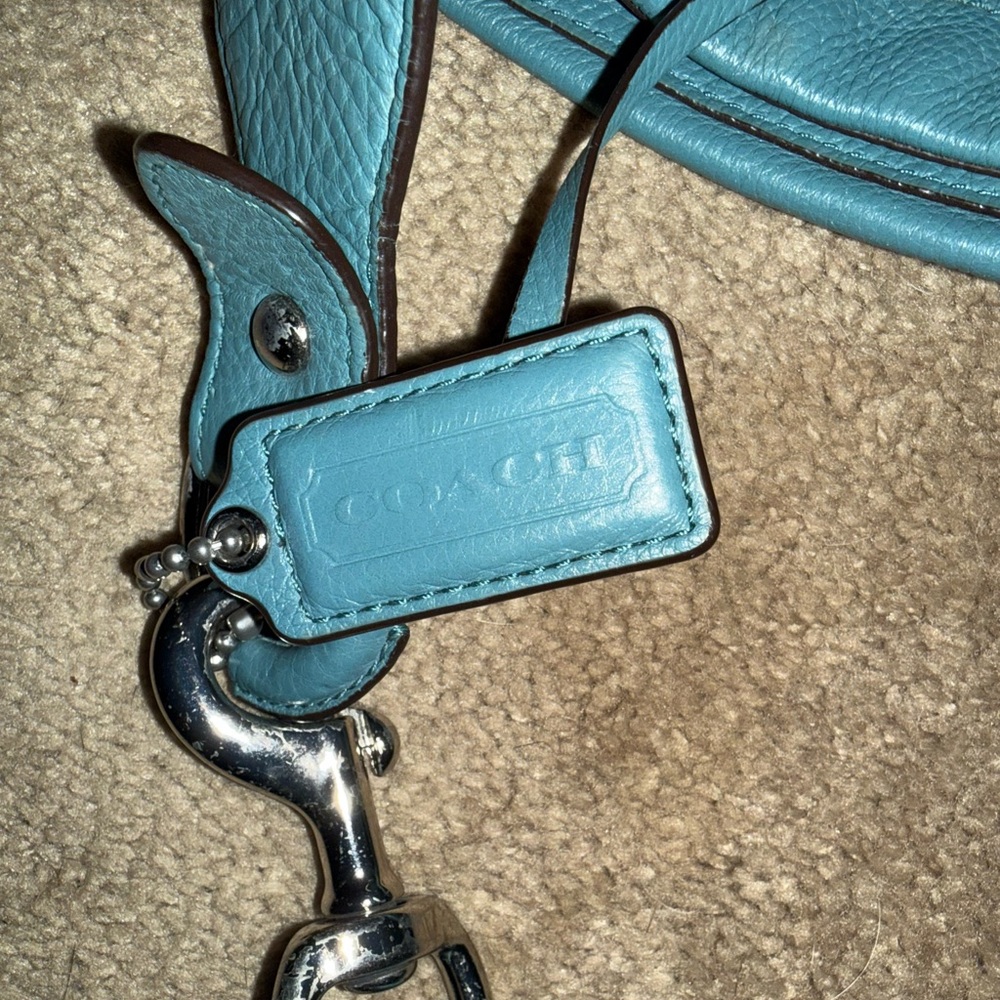 Coach Avery Leather Hobo Bag GREAT CONDITION- no tags/never used - Picture 3 of 7
